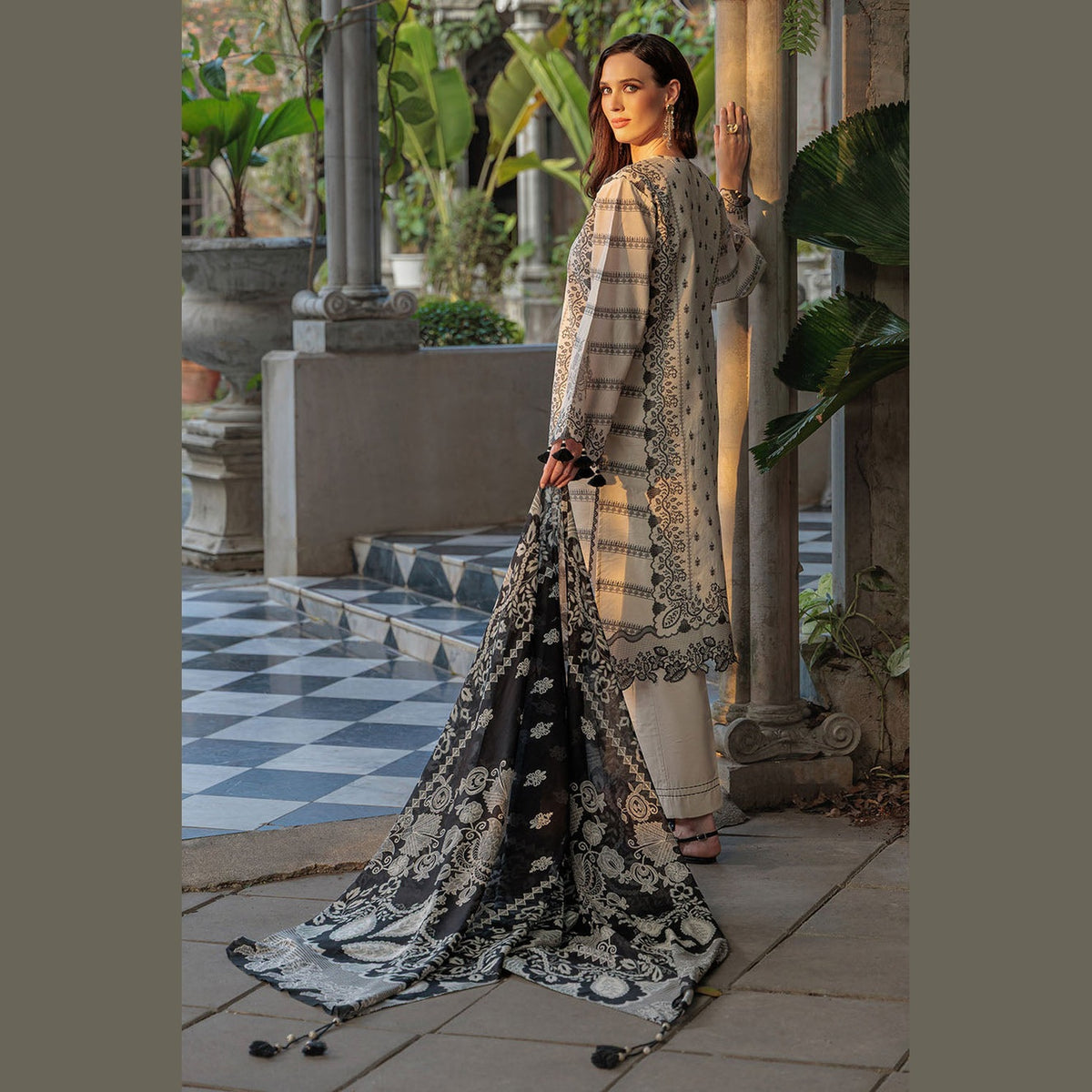 Gul Ahmed Lawn